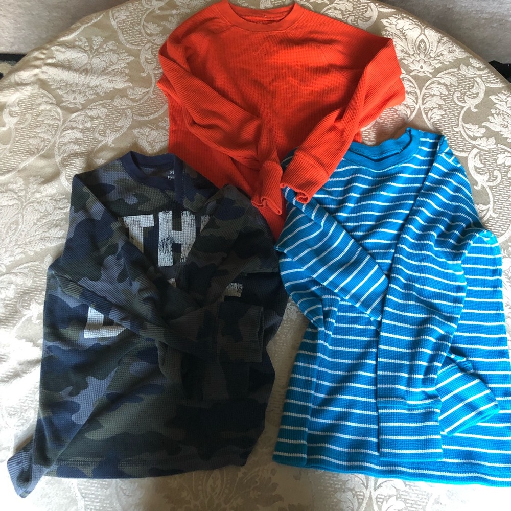 Place lot of three boys Long sleeveT-shirts